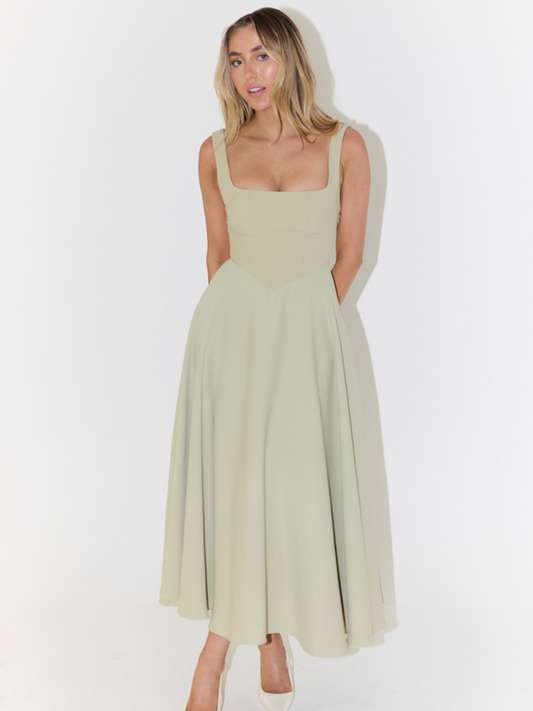 Abito Midi: Eleganza e Grazia