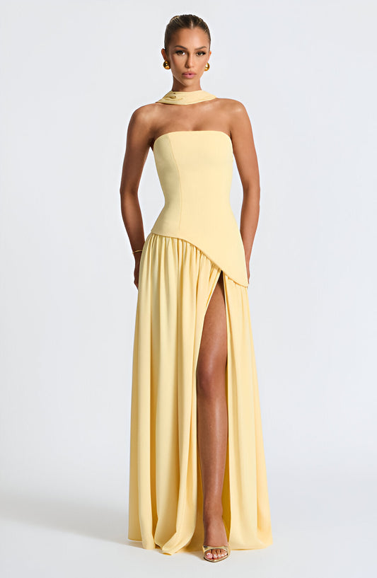 Abito Maxi: Audacia ed Eleganza