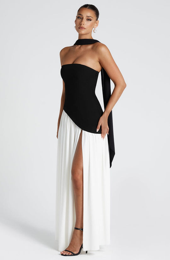 Abito Maxi: Audacia ed Eleganza