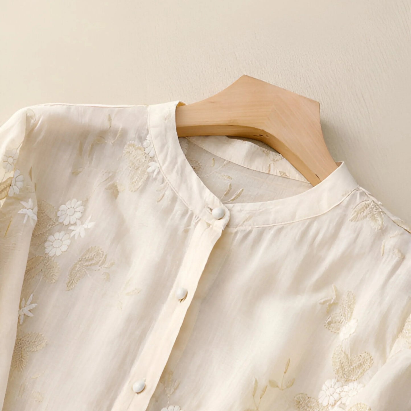Eleganza Ricamata Top in Cotone