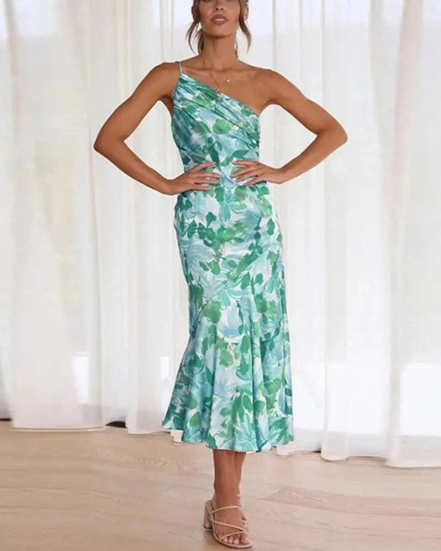 Chic-One-Shoulder Dress