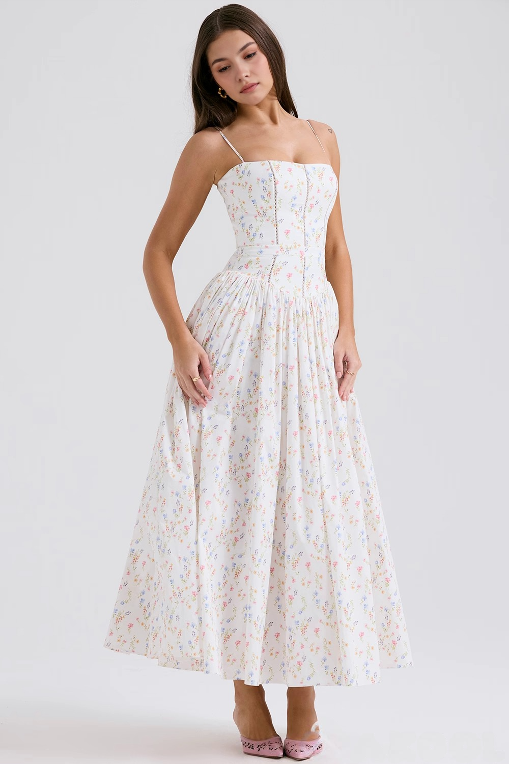Abito Midi Fiorito: Stile e Comfort