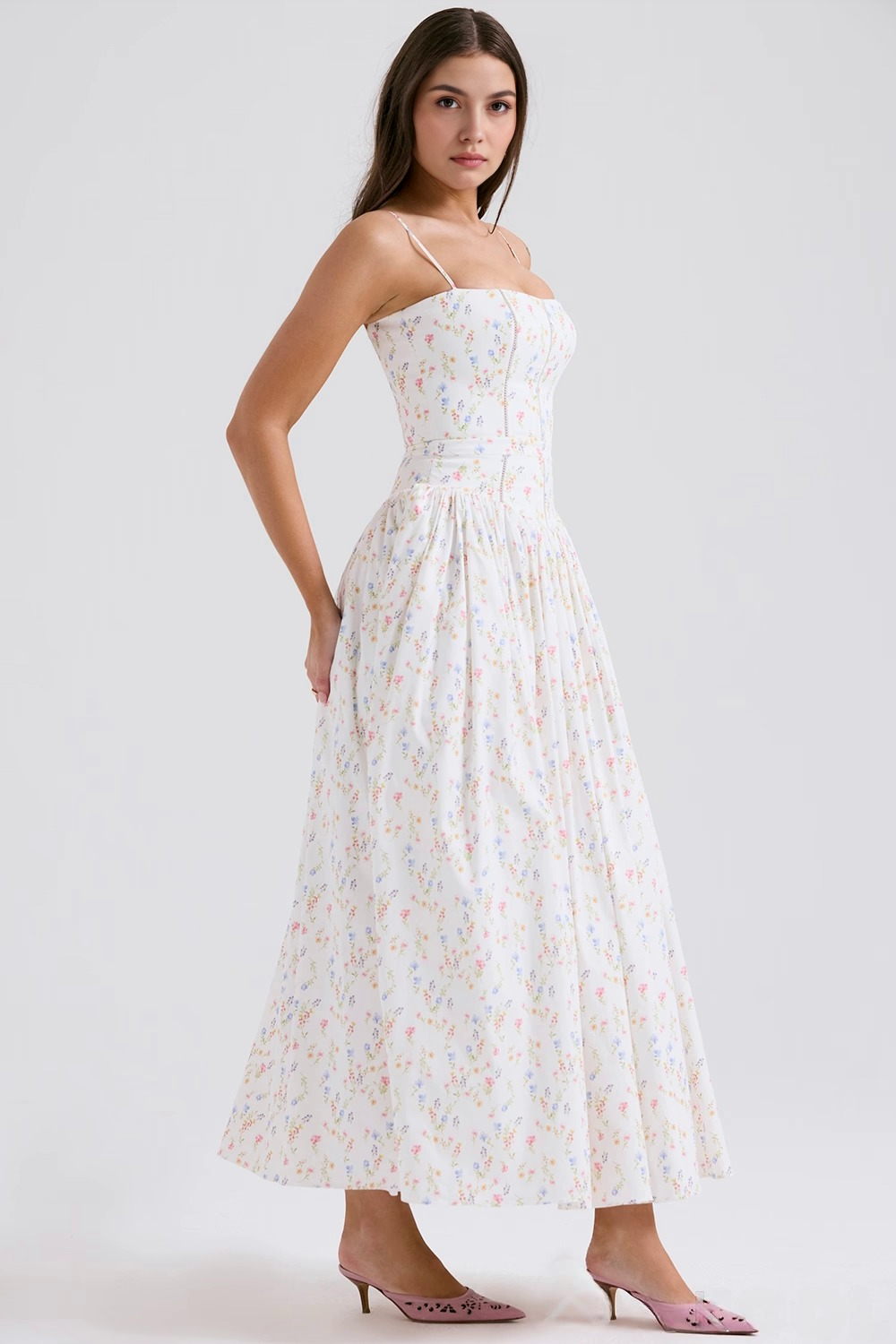 Abito Midi Fiorito: Stile e Comfort