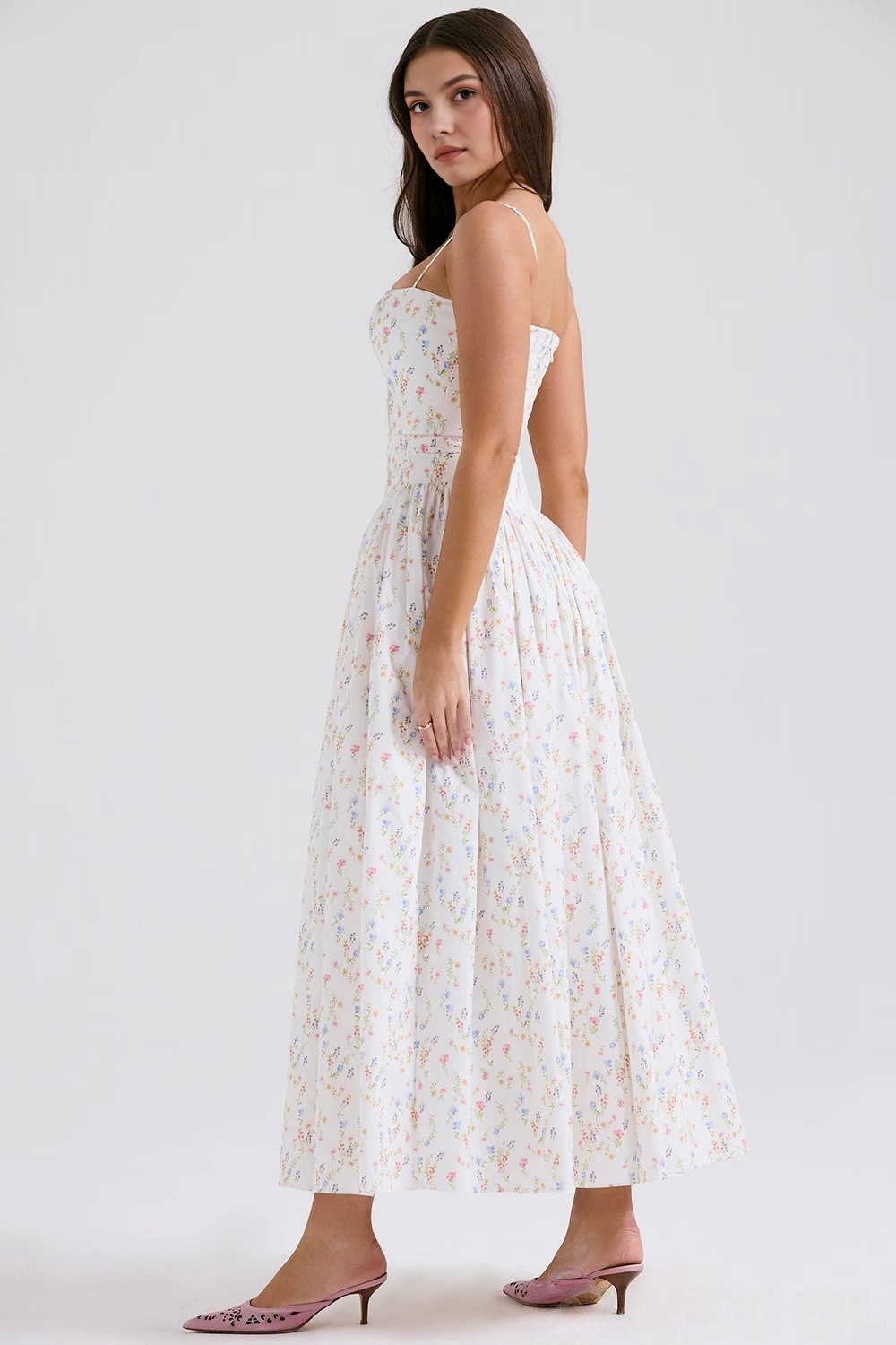 Abito Midi Fiorito: Stile e Comfort