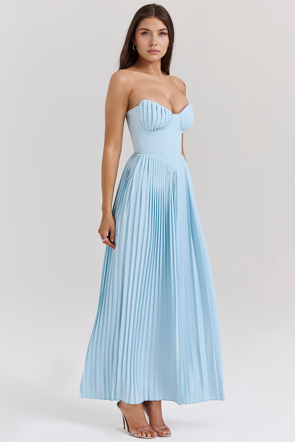 Abito Celeste: Eleganza Senza Tempo