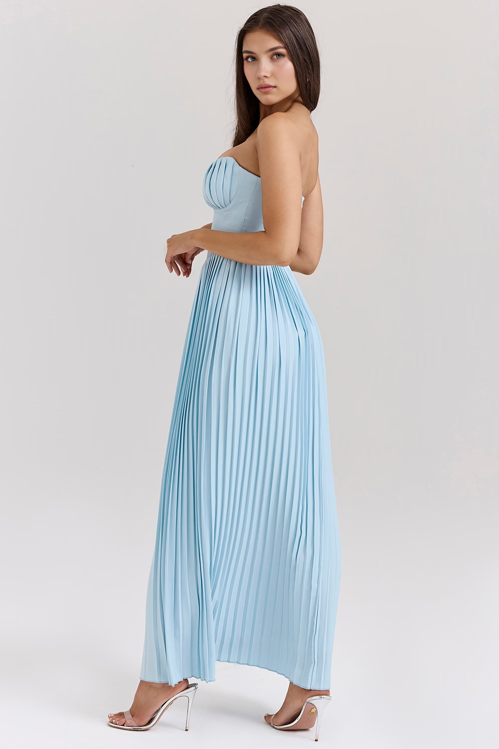 Abito Celeste: Eleganza Senza Tempo