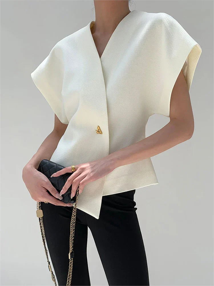 Blusa V-Neck: Versatilità ed Eleganza