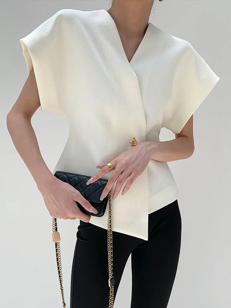Blusa V-Neck: Versatilità ed Eleganza