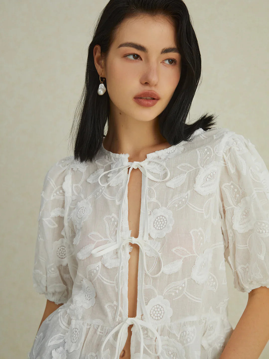 Elegante Camicetta Fiorita con Nodo