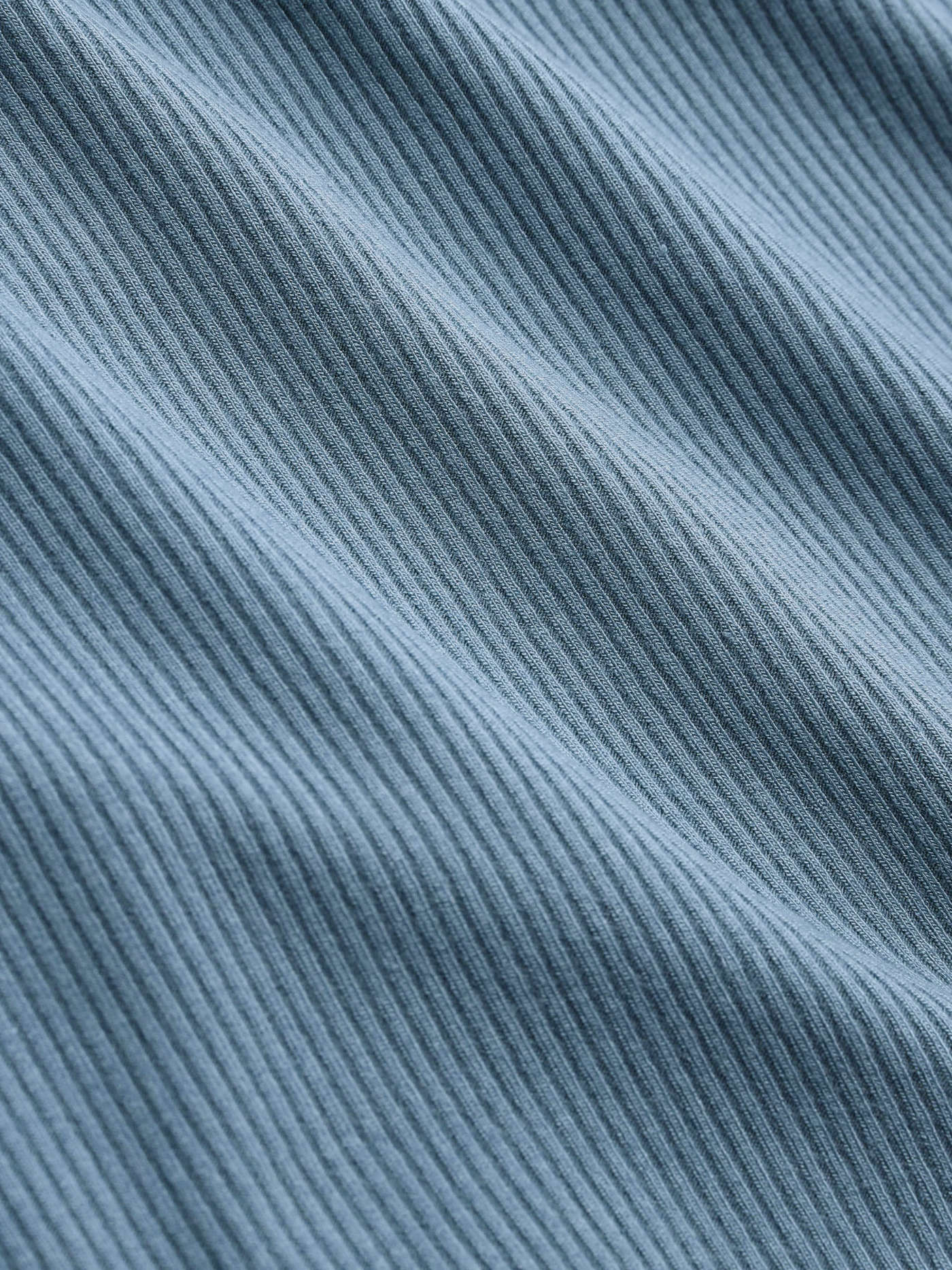 Top Asimmetrico: l'eleganza che valorizza