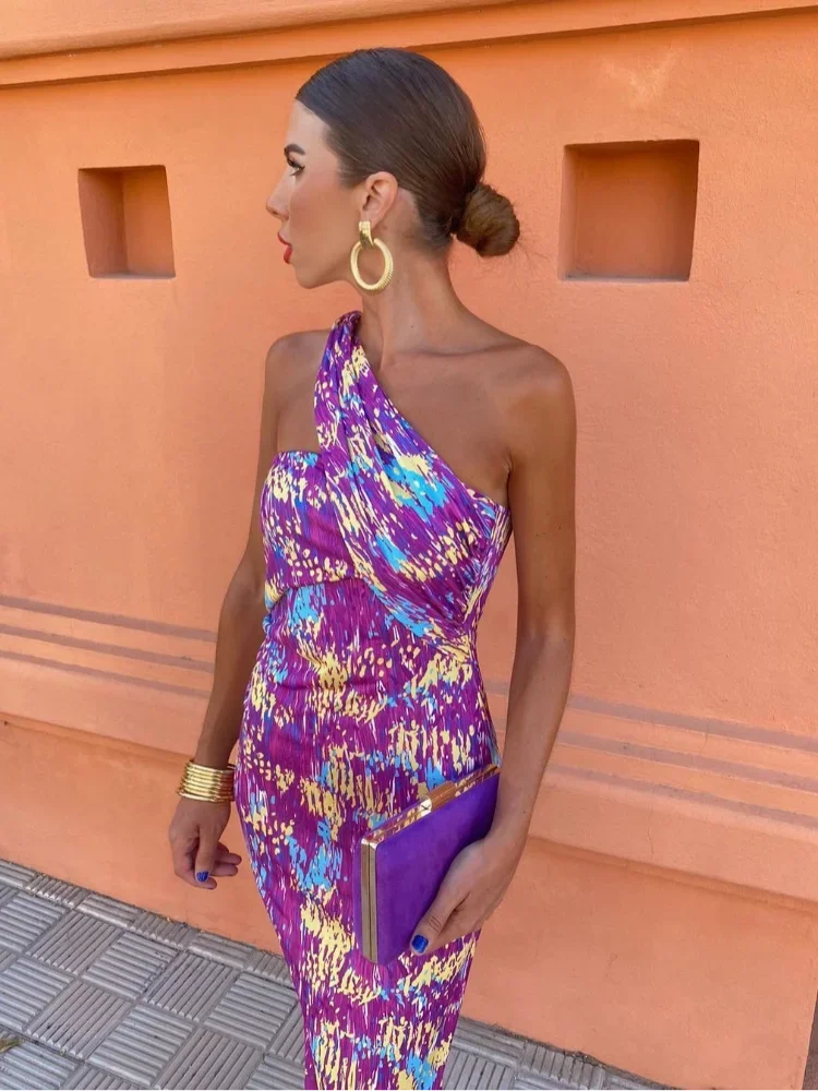 Chic Diagonal-Shoulder Dress