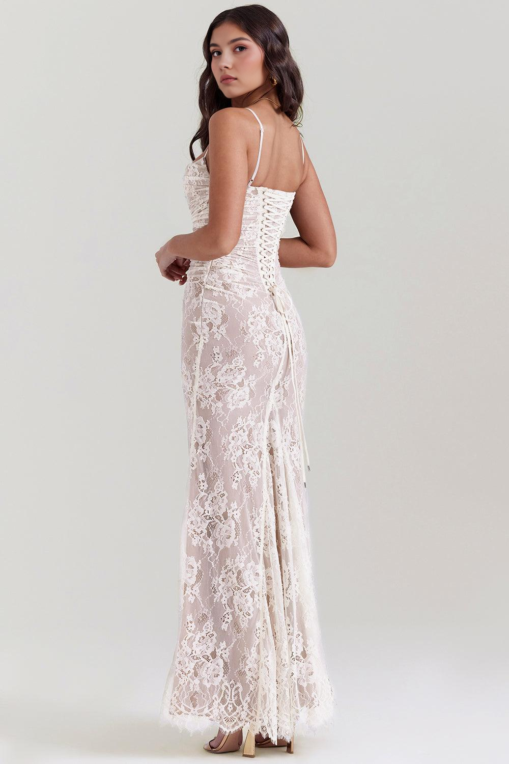 Celeste Eleganza: Abito Maxi in Pizzo