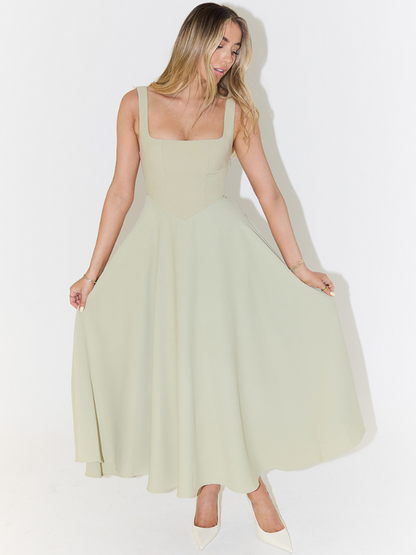 Abito Midi: Eleganza e Grazia