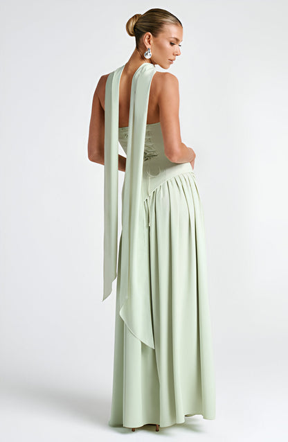 Abito Maxi: Audacia ed Eleganza