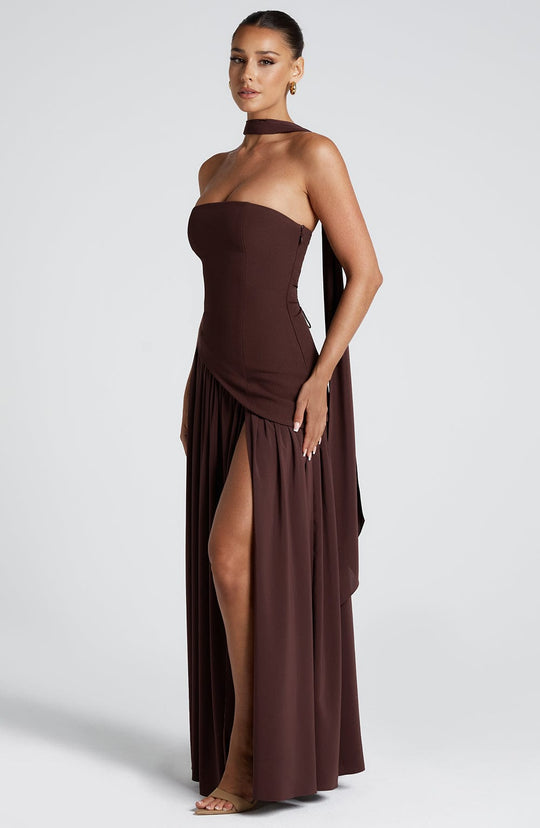 Abito Maxi: Audacia ed Eleganza