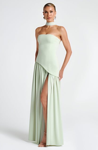 Abito Maxi: Audacia ed Eleganza