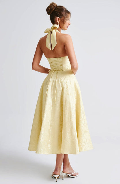Abito Midi Romantico: comfort e stile