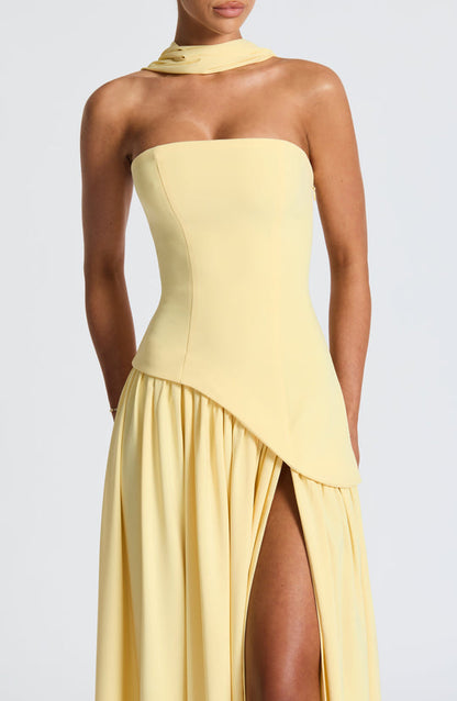 Abito Maxi: Audacia ed Eleganza