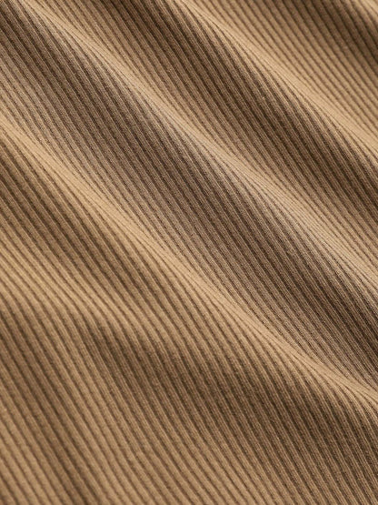 Top Asimmetrico: l'eleganza che valorizza