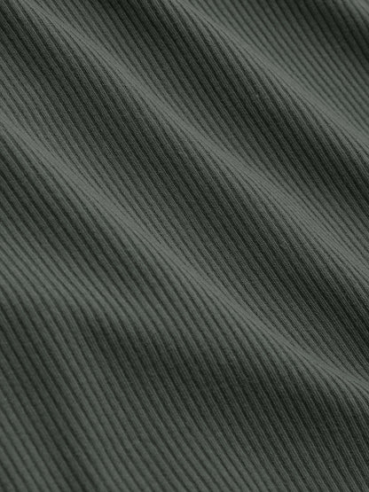 Top Asimmetrico: l'eleganza che valorizza