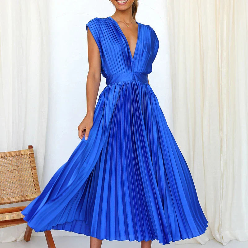 Aroa Elegante Pleated Dress