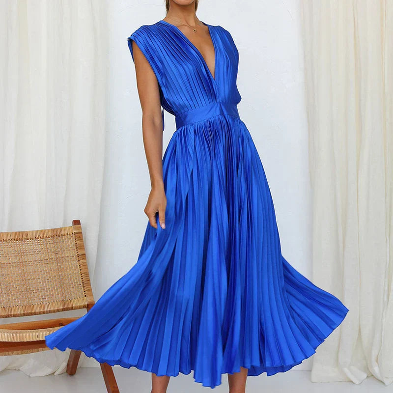 Aroa Elegante Pleated Dress