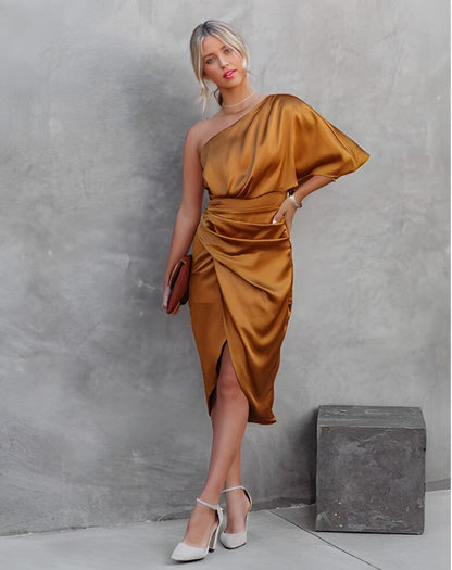 Elegante Abito di Seta con Spacchi