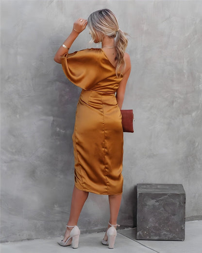 Elegante Abito di Seta con Spacchi