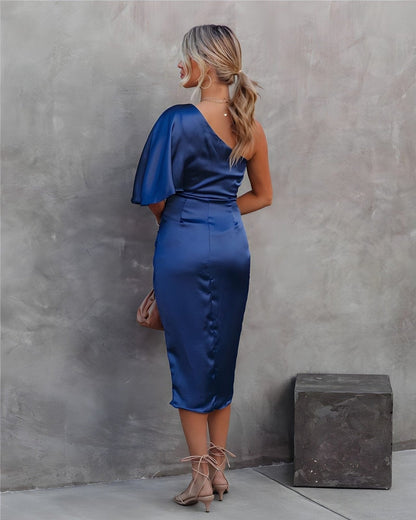 Elegante Abito di Seta con Spacchi