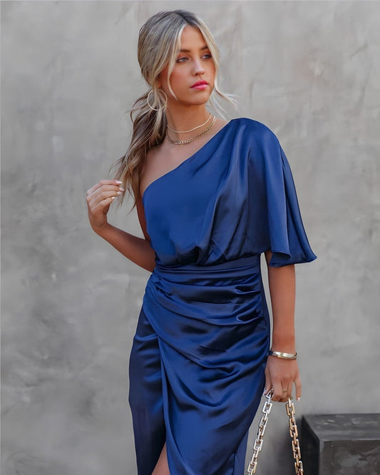 Elegante Abito di Seta con Spacchi